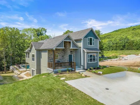 Gray Wolf Lodge-Private Saltwater Pool, Hot Tub