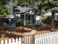 No Cleaning Fee! Whole House and Yard! Short Walk to Downtown and Fairgrounds! - 무료 와이파이
