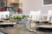 Beautiful Pup-Friendly Oceanfront Resort with Gym, Pool & Games! Well Stocked!