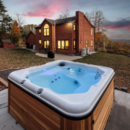 Luxury Escape with Panoramic Mountains Views