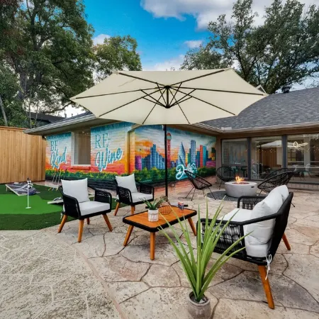 Lux Pool Oasis, Fifa Stay- 25 Mins to at&T, Sleeps 12, Hot Tub, Firepit