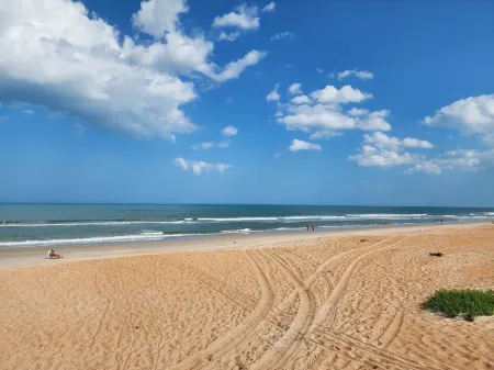 Cozy beach house - 5 min walk to the beach (Pet-Friendly Отели в г. Ормонд Бич