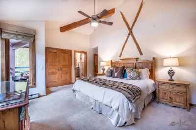 Superb 3 Br Townhome in Cascade Village w/Bikes, Shared Spa, Sauna & Cold Plunge