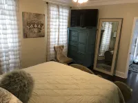 Nashville Get-away, Beautifully furnished, large home, 15 min to downtown Nash! Hotels near Jared