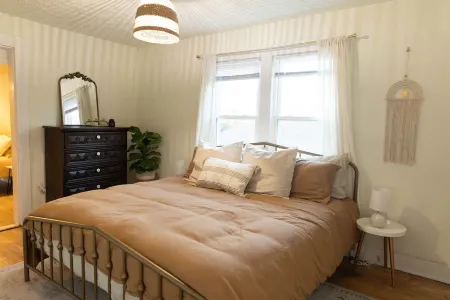 Cozy Cottage on Spring---Centrally Located and 10 mins from downtown Louisville