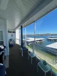 LAKEFRONT 2 BED/2 BATH CONDO W/ BOAT SLIP +3 POOLS & 2 HOT TUBS @ 2MM Hotel a 