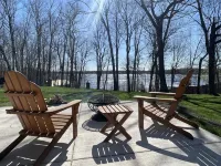Ferguson Farmhouses on Oak Lake with 176 feet of shoreline in Kerrick Minnesota. パインのホテル