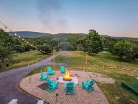 Family friendly mountain view, modern retreat. Hotels in Bath County