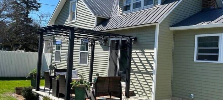 Perfect In-Town Bungalow Hotéis em Charlevoix