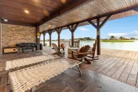 ★Main Lodge ★Delightfully Retreat Texas Ranch, lake, sleep 28-32★