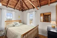 "On the Rocks" - dog friendly Scituate Oceanfront!