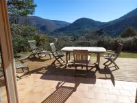 Charmante Maison Avec vue et Jardin en Pleine Nature, Proche des Commodités Hotel a Reilhanette