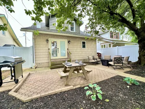 So Close You Can Almost Smell The Chocolate! Hotels in Palmyra