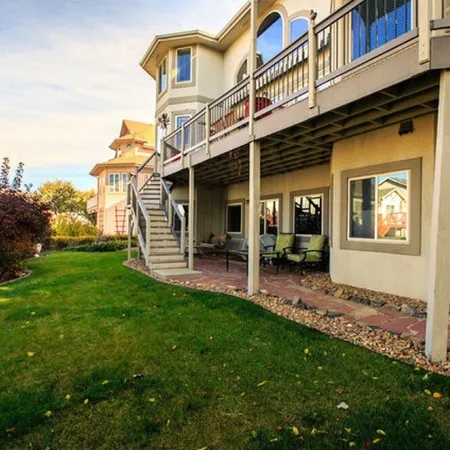 Spread out in a large,1600 sq foot comfort suite 1 bedroom plus additional nook