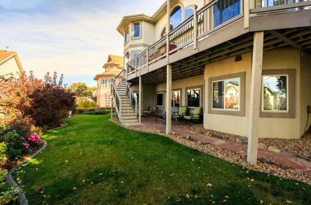 Spread out in a large,1600 sq foot comfort suite 1 bedroom plus additional nook