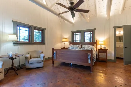 On the Beach, Teddy Roosevelt Stayed Here. Pet friendly, large fenced property