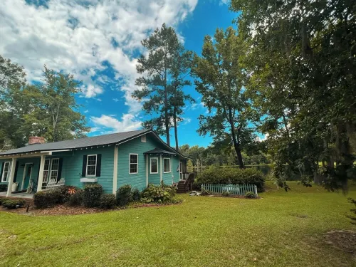 Creekside Country Cottage- minutes away from I-95