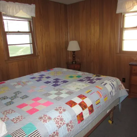 Come stay in our 2bd cabin on Table Rock Lake close to Silver Dollar City!