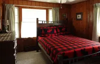 Feel of an "Up North" cottage with the convenience of in-town East Tawas