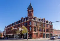 NEW CABIN! Hot Tub, Gazebo, Wraparound Deck, Sleeps 14. Drive to Hocking!