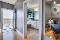 The Oleander - centrally located Luxury Townhouse steps from Magnolia Ave!