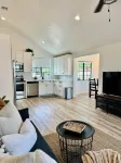 Charming 2-bedroom, 2-bathroom cottage with WiFi, AC in peaceful Pima