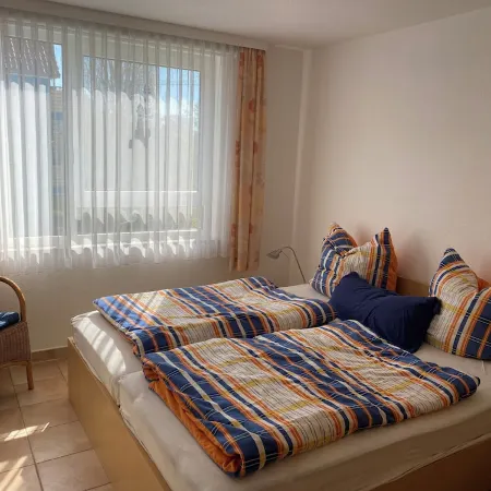 Directly on the Baltic Sea beach - a high-quality furnished vacation apartment Hotele w: Zingst