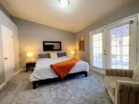 Spacious, FREE Private Heated Pool, Great Location! 10+ Guests & Pet Friendly