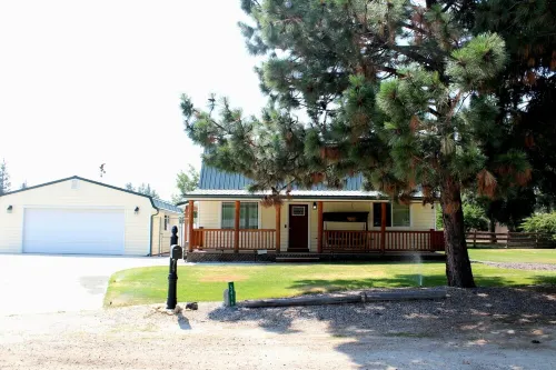 Welcome to BarnRoots a Cozy Family sized house, bring your friends