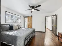 NEW! Renovated! 6 Minutes to Airport! Hotels in East Point