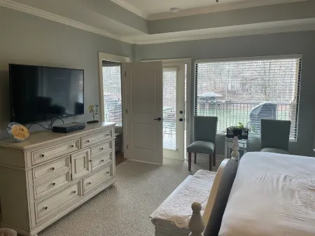 Spacious Condo at Lake Martin, AL