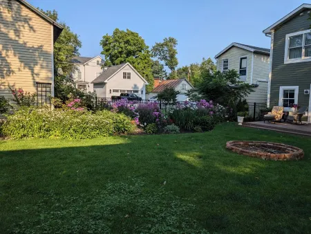 Inlaw apt/guest suite w/full bath for rent during track season