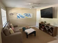 Holly Hideaway - Dog-Friendly Close to Beach & Downtown with Golf Cart!!!