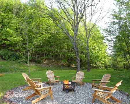 Roxbury Private 3Br w/ Fire-Pit, Sweeping Mt Views- 5 Wooded Acres. Near Skiing! Hotels in Roxbury
