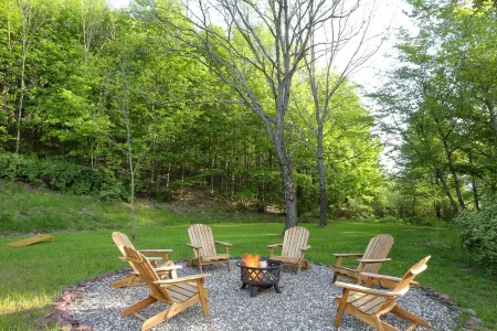 Roxbury Private 3Br w/ Fire-Pit, Sweeping Mt Views- 5 Wooded Acres. Near Skiing!