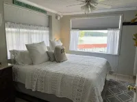 Lakeside Cottage, cleaned and managed by owner - NO CLEANING FEE 핫스프링스 호텔