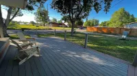 Quiet neighborhood, relaxing wrap around deck with fire pit. Short walk to town. Hotel a Fremont County