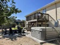 Lrg Home + Caboose add on option + Sleeps 20 + Hot Tub + Backyard Oasis Hotels near Rock AG Church