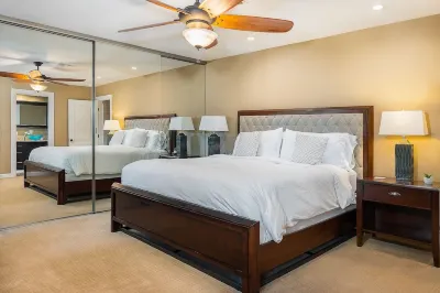 Chic Poolside Retreat: 20K Recent Reno, Stunning Hardscape, Pet-Friendly Vibes Hôtels à : 