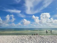 New modern home, 3 minute walk to the beach, on bike trail, full RV hookup - 4-Star
