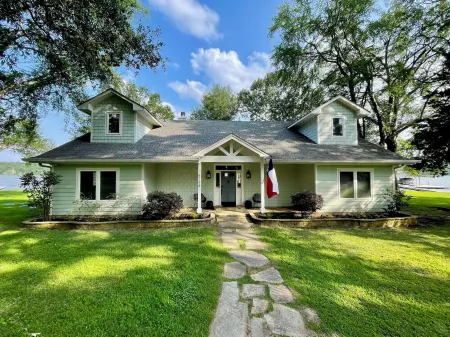 The Point on Cedar Creek Lake! Huge Lakefront! Panoramic Water Views! Spacious!