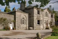 Beautifully appointed cottage in extensive grounds