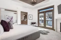 The Ultimate Ski-in/Ski-Out Luxury Penthouse Retreat in Snowmass Base Village!