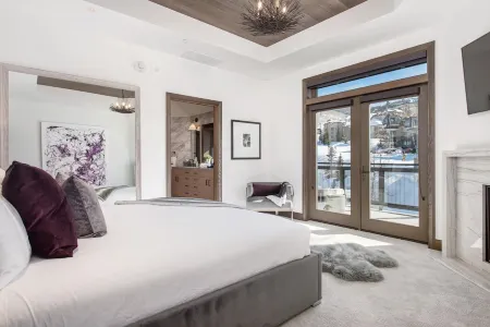 The Ultimate Ski-in/Ski-Out Luxury Penthouse Retreat in Snowmass Base Village!
