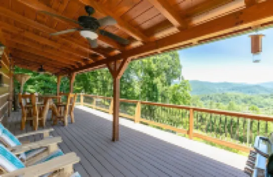 Wondertree Mountain Cabin– Luxury 3BR Cabin with Outdoor Hot Tub, Hot Springs NC - 4-Star