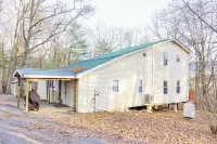 Spacious + Rustic Cabin Near Penns Creek