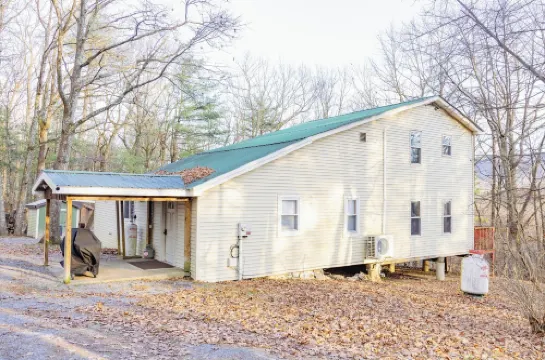 Spacious + Rustic Cabin Near Penns Creek