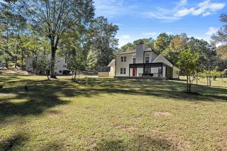Spacious 4-bedroom house in charming Fayetteville with WiFi, AC