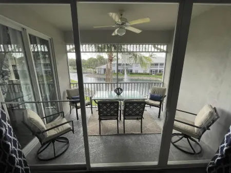 Luxury GreenLinks Condo: Top Rated Golf, Resort Pool,LakeView - close to beaches