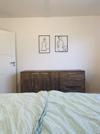 Modern vacation apartment "La Fredo" near Lake Starnberg, 5 minutes' walk to public transport Отели рядом с достопримечательностью «Lake Starnberg»